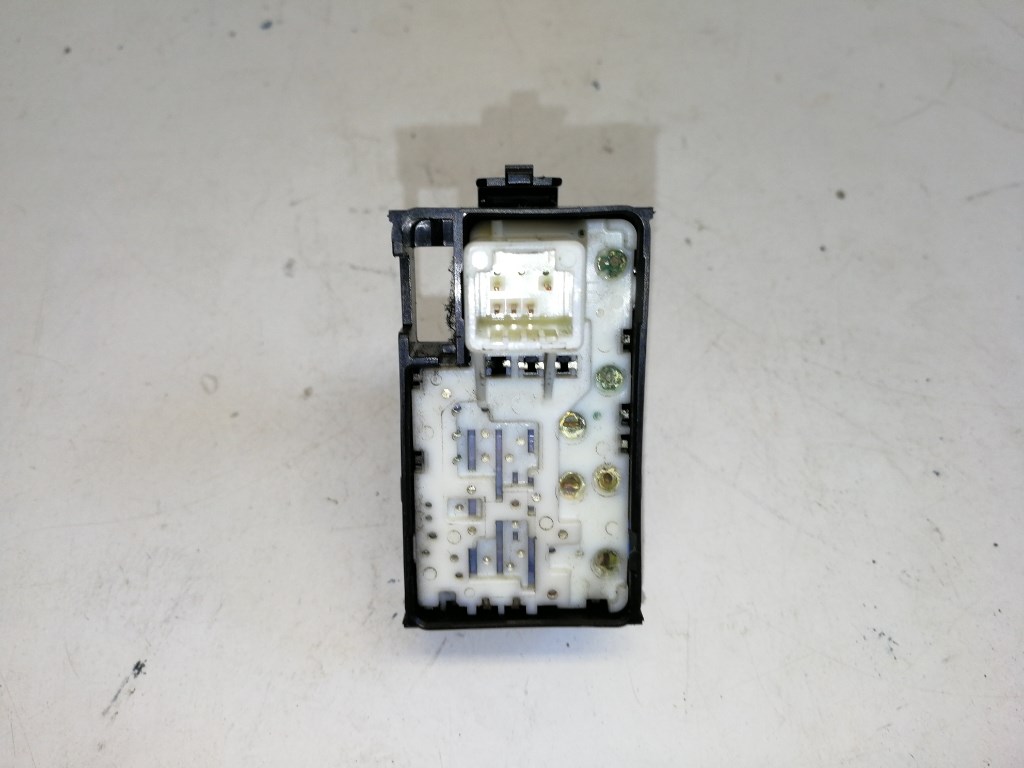 Toyota Prius Plus jobb hátsó ablakemelõ kapcsoló 2. kép