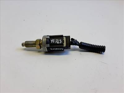 Toyota Yaris (XP10) féklámpa kapcsoló