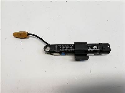 Volkswagen golf plus bal hátsó antennaerősítő (antenna erősítő) 5M0035577A