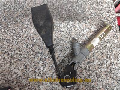 Opel Vivaro A busz övfeszítő középsor bal szélső