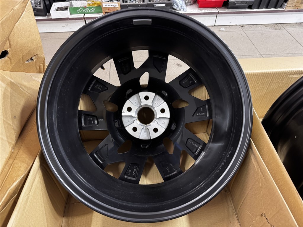 R19 Original Seat 8J ET40 - 5FF601025R / 5FF 601 025R 1db felni alufelni 4. kép