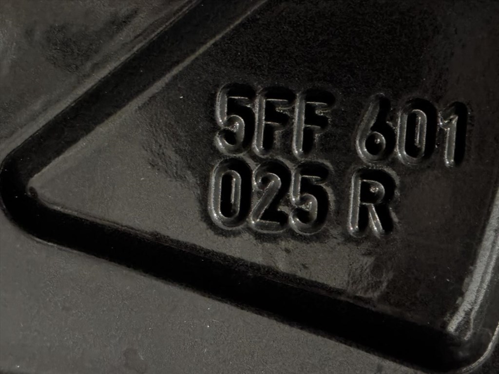 R19 Original Seat 8J ET40 - 5FF601025R / 5FF 601 025R 1db felni alufelni 7. kép