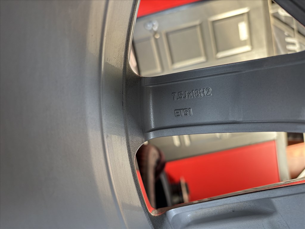 VW Golf 18" 5x112 gyári alufelni eladó 18 coll V VI VII VIII 5 6 7 8 7. kép