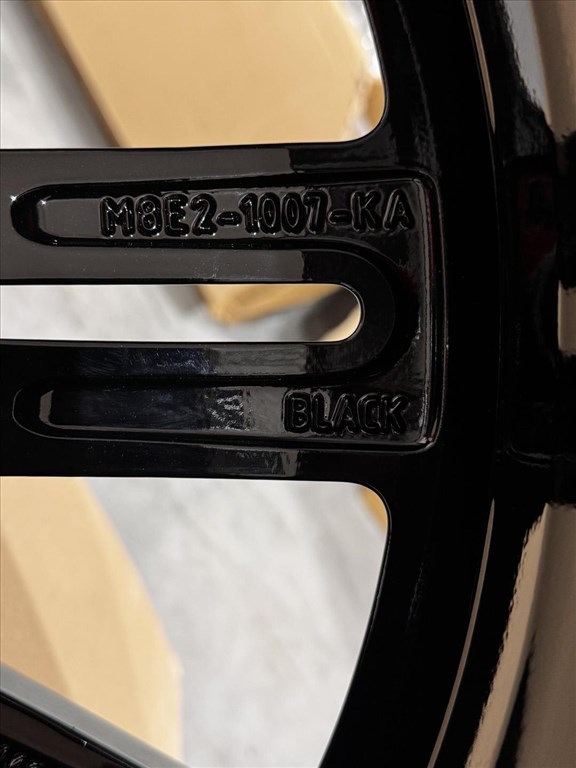 R23 Original Land rover 9.5J ET42,5 - M8E2-1007-KA 1db alufelni felni 9. kép