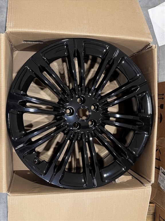 R23 Original Land rover 9.5J ET42,5 - M8E2-1007-KA 1db alufelni felni 11. kép