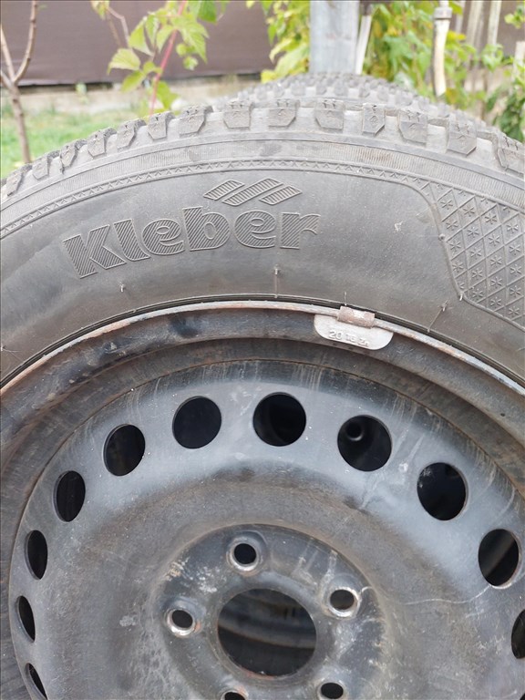  Nissan Leaf II. 5x114.3  R16" használt gyári  lemezfelni, rajta 205/60 használt téli gumi, TPMS-el 1. kép