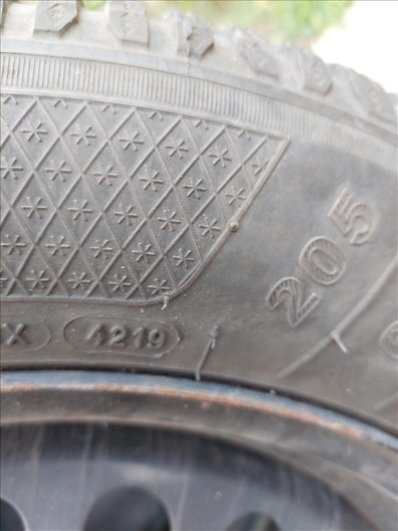  Nissan Leaf II. 5x114.3  R16" használt gyári  lemezfelni, rajta 205/60 használt téli gumi, TPMS-el 4. kép