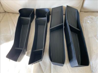 Tesla Model Y kivehető vízálló ajtó zseb betét 4db jó minőségű 20.000 Ft 