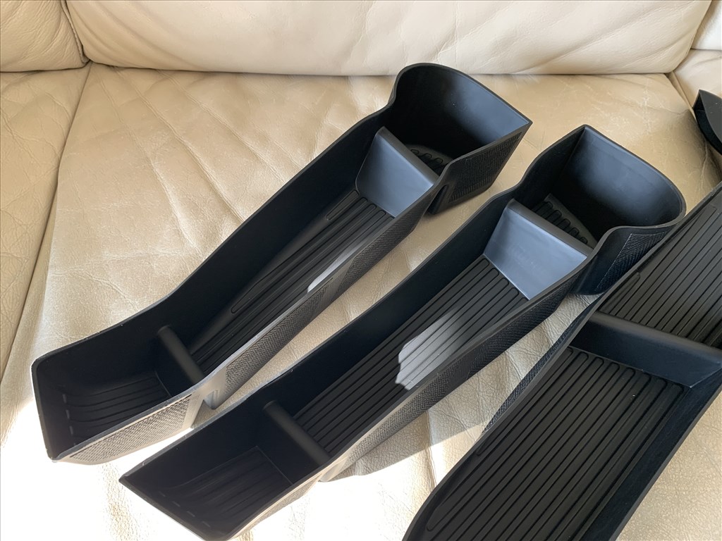 Tesla Model Y kivehető vízálló ajtó zseb betét 4db jó minőségű 20.000 Ft  6. kép