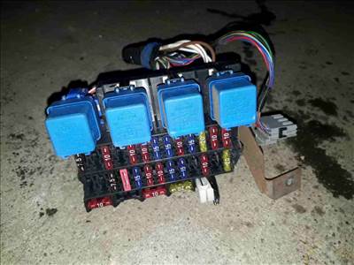 Nissan Serena Biztosítéktábla / Relé Tábla