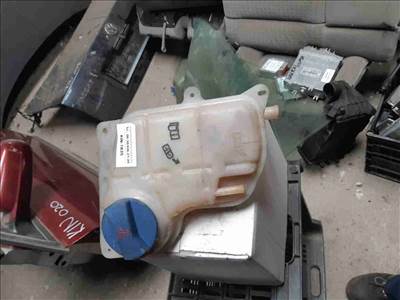 Volkswagen Passat B5 96-05 Kiegyenlítő Tartály 8D0121403L