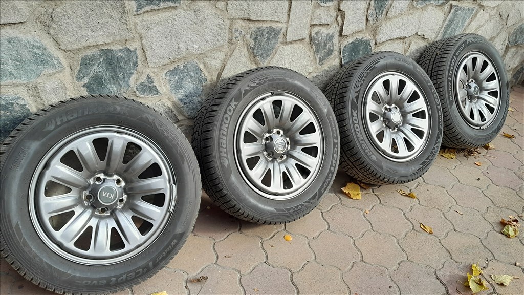 Kia Sportage-Hyundai Tucson 17- es komplett téli kerékszett TPMS-el 1. kép