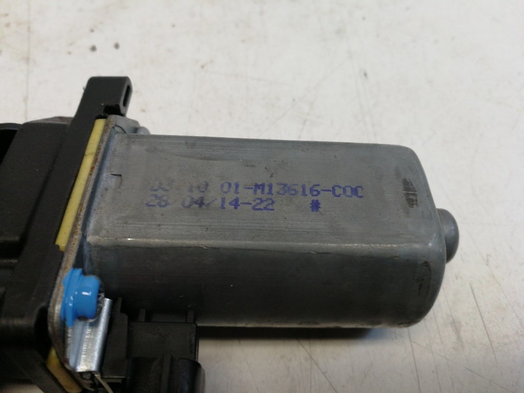 Dacia Logan jobb elsõ ablakemelõ motor 3. kép