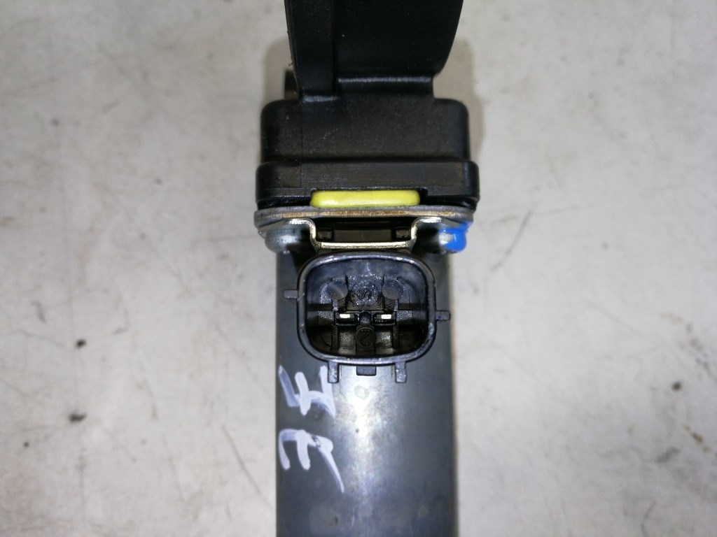 Dacia Logan jobb elsõ ablakemelõ motor 4. kép