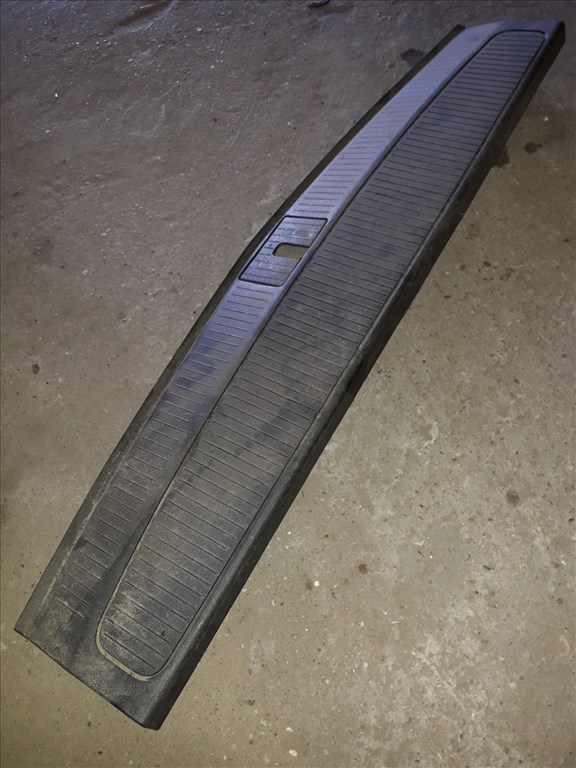 Opel Astra J Csomagtér Küszöb Takaró Burkolat 13 261 725 1. kép