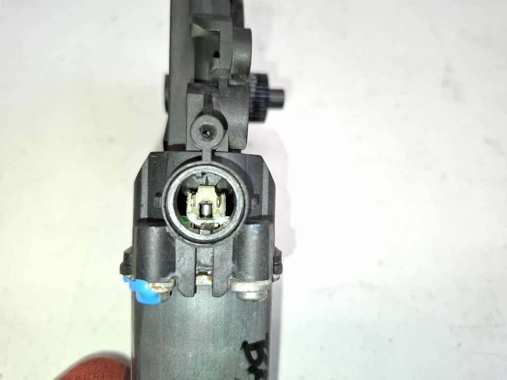 Hyundai IX35 (ELH) bal hátsó ablakemelõ motor 4. kép