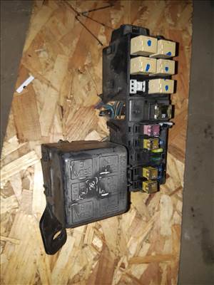 Suzuki Ignis 03-07 Biztosítéktábla / Relé Tábla