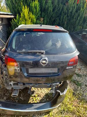 Opel astra j kombi csomagtérajtó 