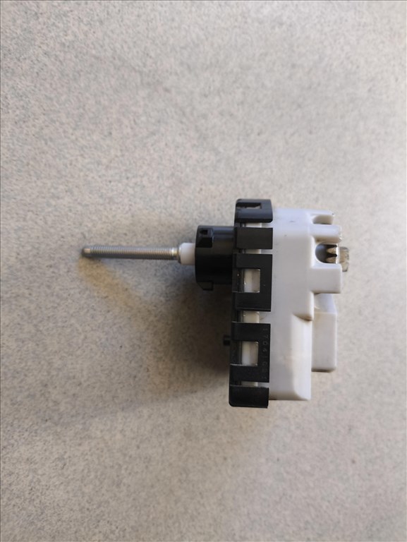 Mazda 6, Suzuki Grand Vitara, SX4, SX4 S-Cross, Toyota Avensis fényszóró magasság állító motor  1. kép