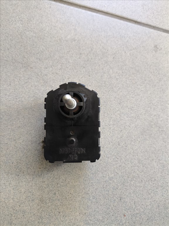 Mazda 6, Suzuki Grand Vitara, SX4, SX4 S-Cross, Toyota Avensis fényszóró magasság állító motor  2. kép