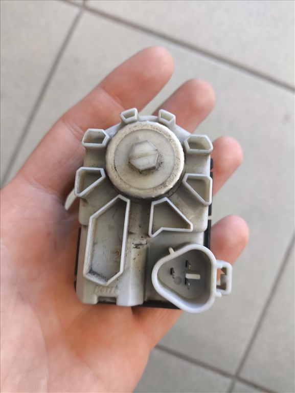 Mazda 6, Suzuki Grand Vitara, SX4, SX4 S-Cross, Toyota Avensis fényszóró magasság állító motor  3. kép