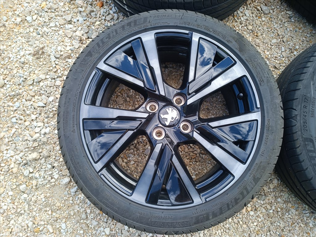  17" Gyári Peugeot 208 208GT alufelni, rajta 205/45 R17 Michelin Primacy4 nyári gumival 4. kép