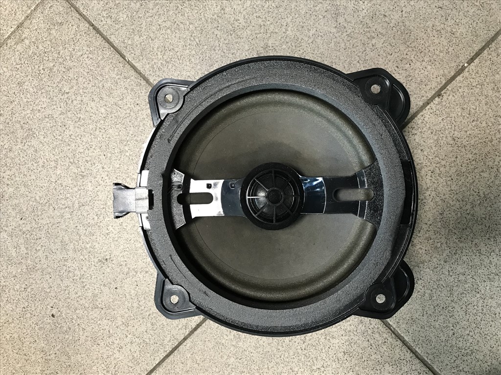 Audi A3 (8P) (3 ajtós) - hátsó hangszóró 8h0035411d 1. kép