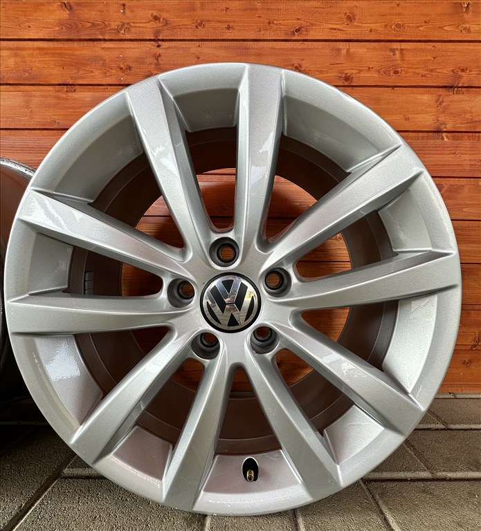  5x112 lyukosztású 7,5J 17" Volkswagen (gyári felni) alufelni 1. kép