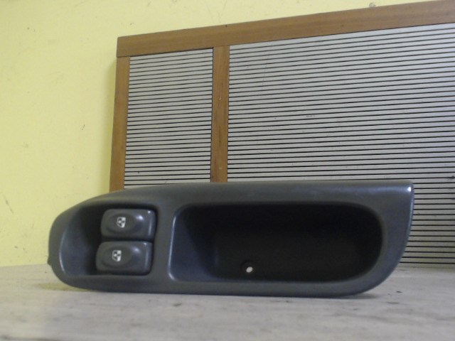 RENAULT MEGANE SCENIC 99-03 Bal első ablakemelő kapcsoló 1. kép