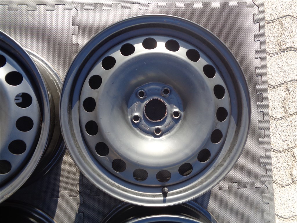 VW-Audi gyári lemezfelni 17-es, 5×112-es, dísztárcsával újszerűen eladó.  6. kép