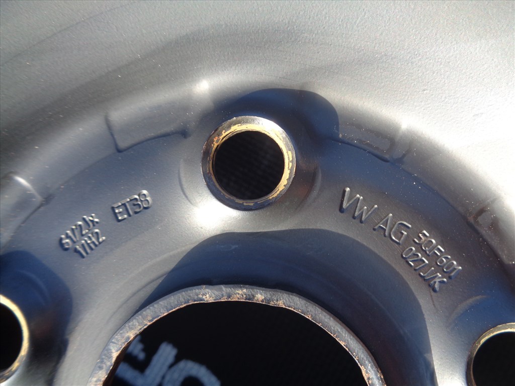 VW-Audi gyári lemezfelni 17-es, 5×112-es, dísztárcsával újszerűen eladó.  7. kép