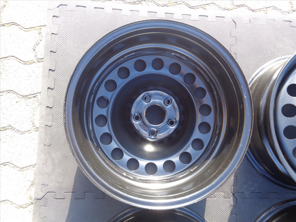 VW-Audi gyári lemezfelni 17-es, 5×112-es, dísztárcsával újszerűen eladó.  8. kép