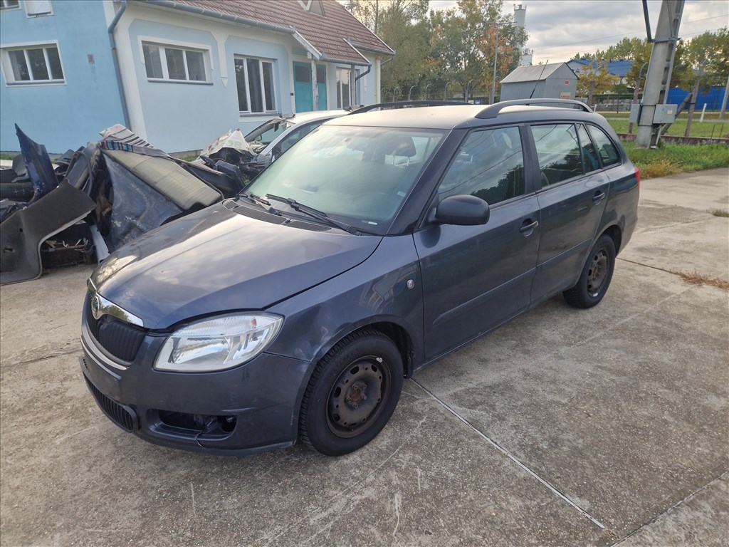Skoda Fabia II bontott alkatrészei 1. kép