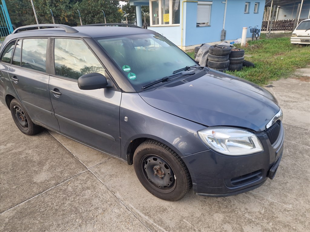 Skoda Fabia II bontott alkatrészei 2. kép