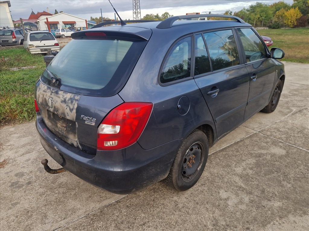 Skoda Fabia II bontott alkatrészei 4. kép
