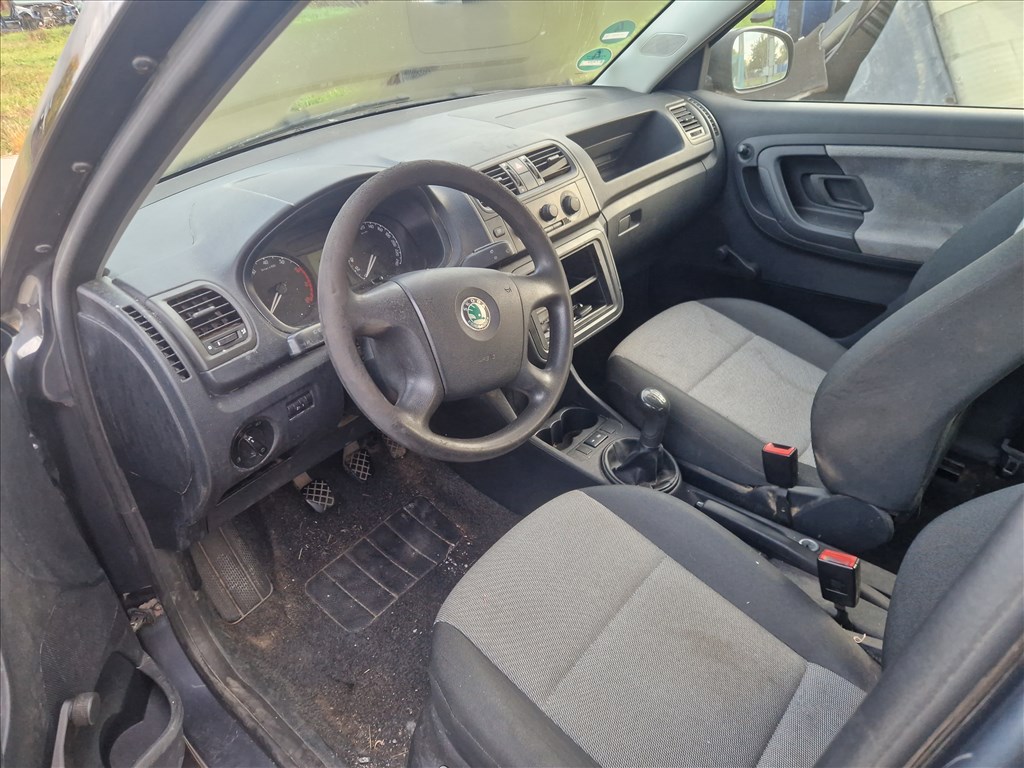 Skoda Fabia II bontott alkatrészei 5. kép