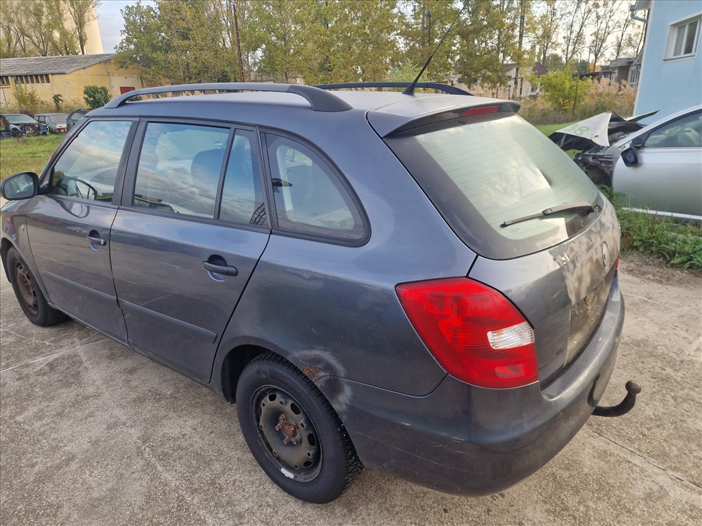 Skoda Fabia II bontott alkatrészei 6. kép