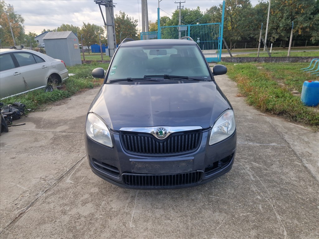 Skoda Fabia II bontott alkatrészei 7. kép