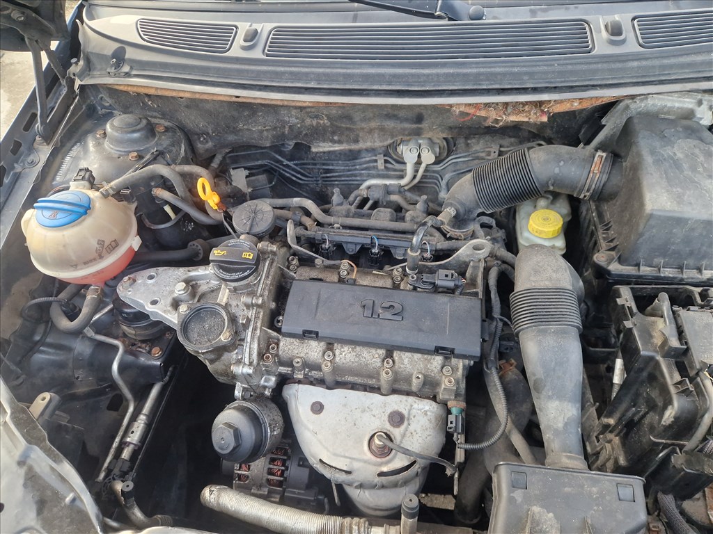 Skoda Fabia II bontott alkatrészei 8. kép