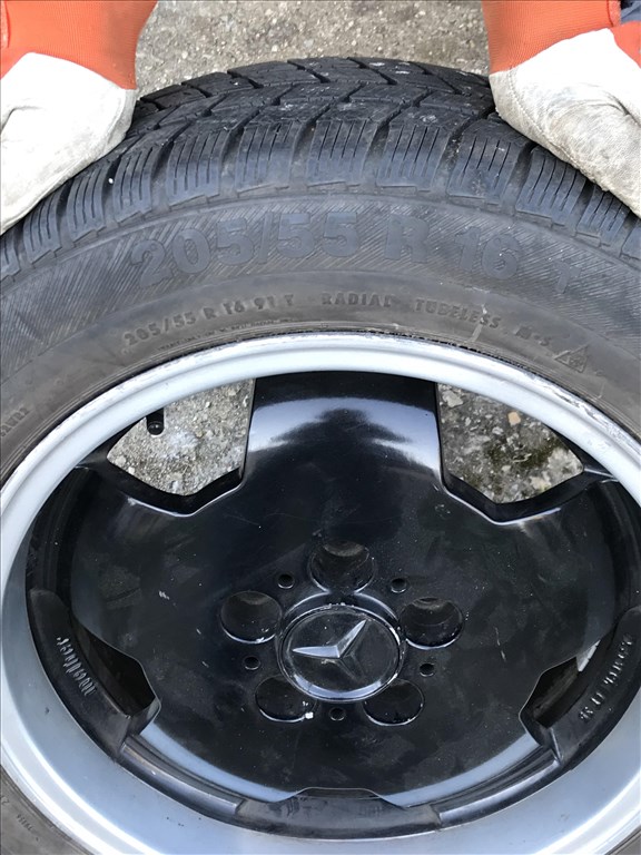  5x112 lyukosztású 16" újszerű alufelni, rajta 205/55 használt Barum gumi MERCEDES 2. kép