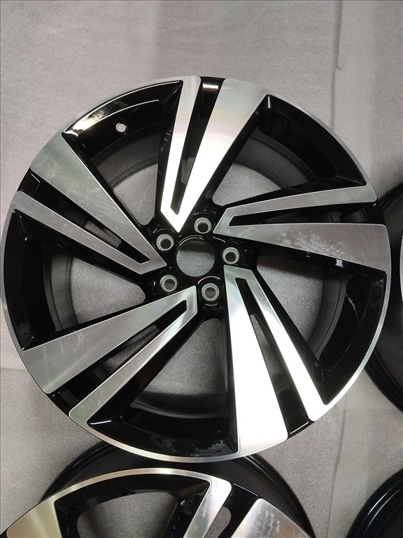  Volkswagen T-Cross/ Polo VI (AW) /Taigo - 18"  (gyári felni) alufelni 4. kép