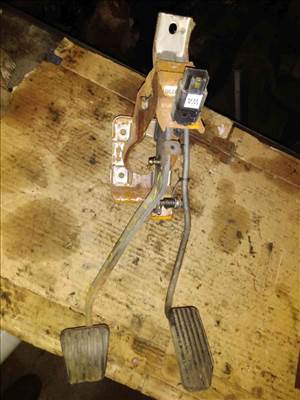 Daewoo Kalos Pedálsor: Gáz  Fék