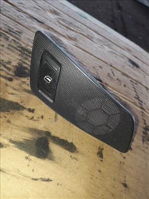 Skoda Octavia II Jobb Hátsó Ablakemelő Kapcsoló