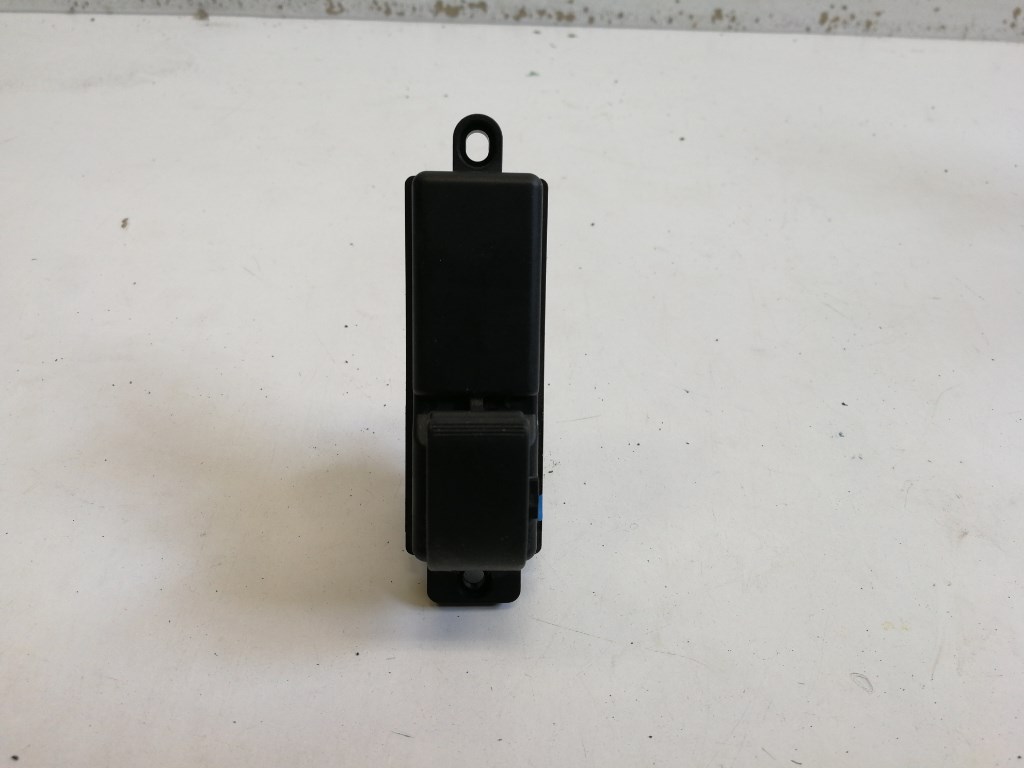 Mazda 2 (DE) jobb hátsó ablakemelõ kapcsoló D65166370 1. kép