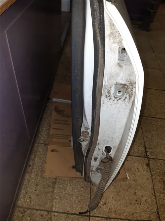 Suzuki Swift III 04-10 Bal Hátsó Ajtó 43R-001583 6. kép