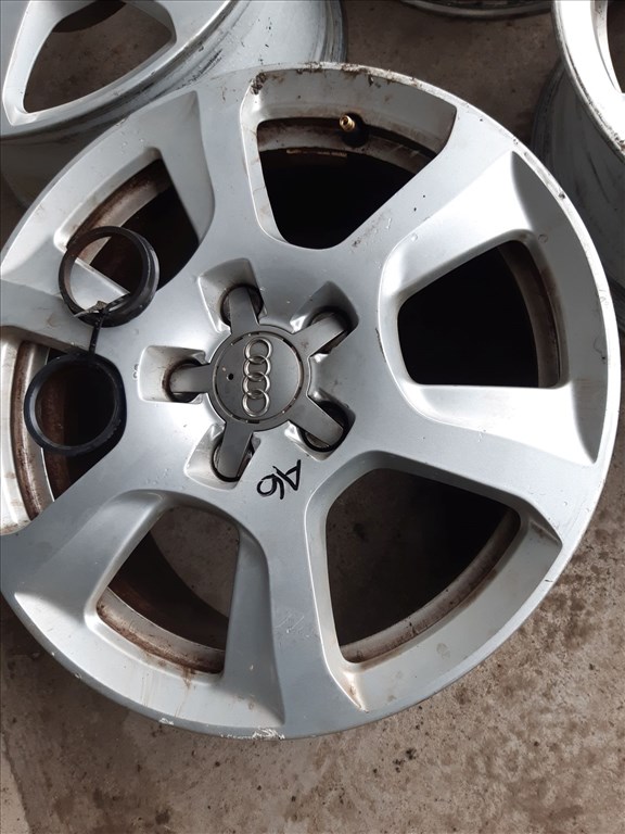 Audi A4 B8 <p>További Típusok:<br>Audi A6 C5<br></p><p>Gyáriszám:<br>8K0 601 025F</p><p>Felni méret: 16"</p><p>Felni szélesség: 7.5</p><p>Furatszám: 5</p><p>Osztókör: 112.0</p><p>ET szám: ET45</p><p>Agy Átmérõ: 66.5</p><p>Állapot: Normál</p><p>Érdeklõdéskor hivatkozzon erre: KIN-40117</p><p>Bármire van szüksége hívjon bizalommal!<br>Kizárólag munkaidõben hétfõtõl - péntekig 8-12 13-16 óráig!<br>Alkatrészek széles választékban!<br>Hivatalos Regisztrált Autobontó Kecel!<br>Vásároljon Megbízható Helyrõl Beszerelési Garanciával Profiktól!</p> 65000 2. kép