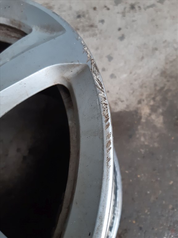 Audi A4 B8 <p>További Típusok:<br>Audi A6 C5<br></p><p>Gyáriszám:<br>8K0 601 025F</p><p>Felni méret: 16"</p><p>Felni szélesség: 7.5</p><p>Furatszám: 5</p><p>Osztókör: 112.0</p><p>ET szám: ET45</p><p>Agy Átmérõ: 66.5</p><p>Állapot: Normál</p><p>Érdeklõdéskor hivatkozzon erre: KIN-40117</p><p>Bármire van szüksége hívjon bizalommal!<br>Kizárólag munkaidõben hétfõtõl - péntekig 8-12 13-16 óráig!<br>Alkatrészek széles választékban!<br>Hivatalos Regisztrált Autobontó Kecel!<br>Vásároljon Megbízható Helyrõl Beszerelési Garanciával Profiktól!</p> 65000 5. kép