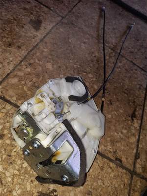 Suzuki Swift III 04-10 Jobb Hátsó Ajtó Zárszerkezet  Központizár Motor