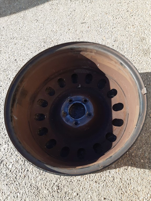 Citroen C5 08- <p>Felni méret: 17"</p><p>Felni szélesség: 7.0</p><p>Furatszám: 5</p><p>Osztókör: 108.0</p><p>ET szám: ET32</p><p>Agy Átmérõ: 65.0</p><p>Állapot: Normál</p><p>Érdeklõdéskor hivatkozzon erre: KIN-66942</p><p>Bármire van szüksége hívjon bizalommal!<br>Kizárólag munkaidõben hétfõtõl - péntekig 8-12 13-16 óráig!<br>Alkatrészek széles választékban!<br>Hivatalos Regisztrált Autobontó Kecel!<br>Vásároljon Megbízható Helyrõl Beszerelési Garanciával Profiktól!</p> 1. kép