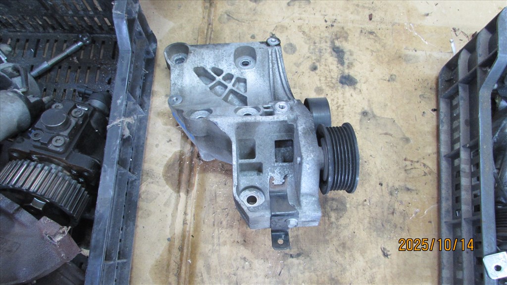 Opel Zafira C Tourer 2013 2.0D A20DTH generátor-klíma tartó bak 532274354 1. kép